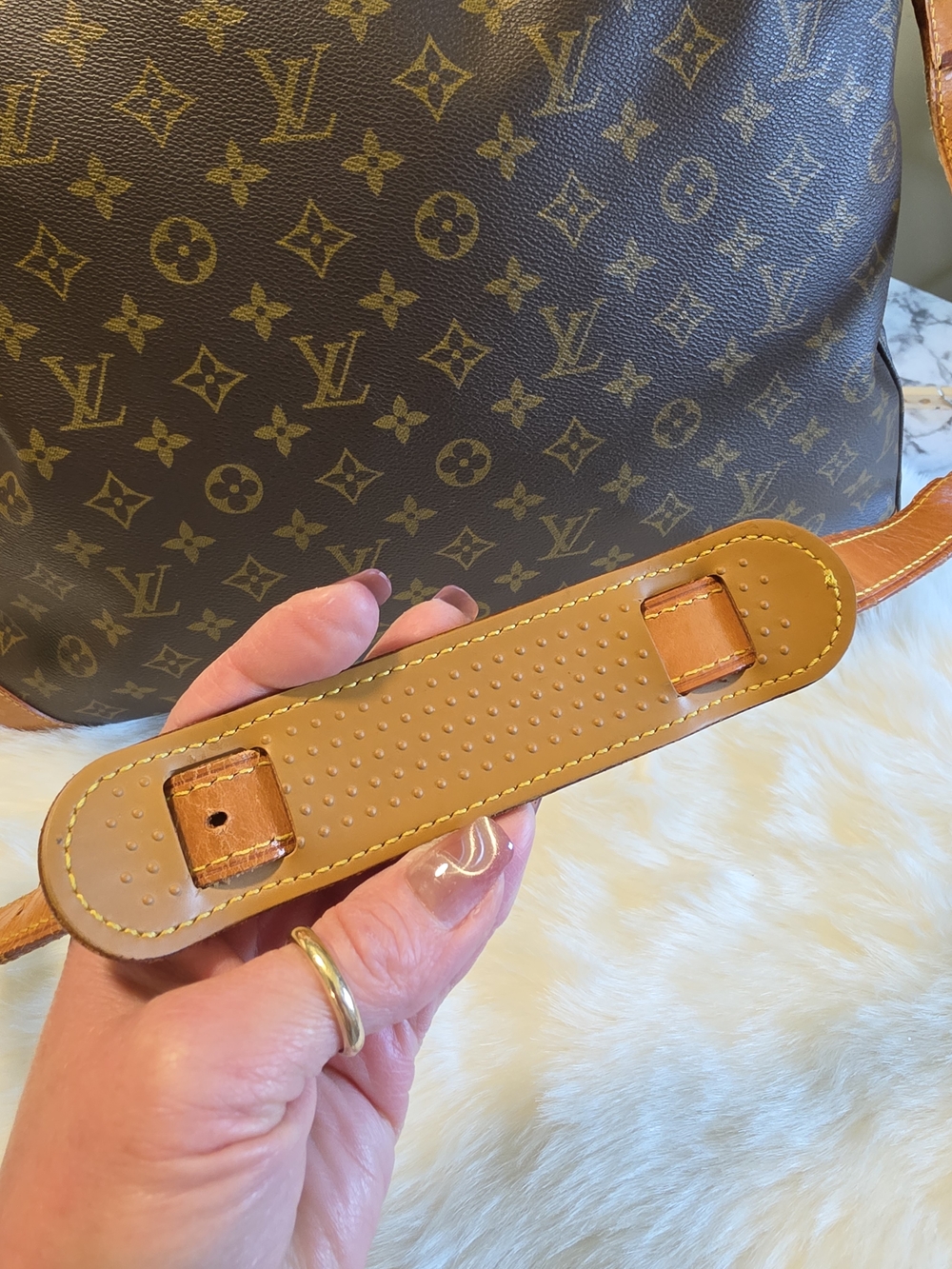 Louis Vuitton Monogram XL Travel Tote/weekender - Picture 4 of 14